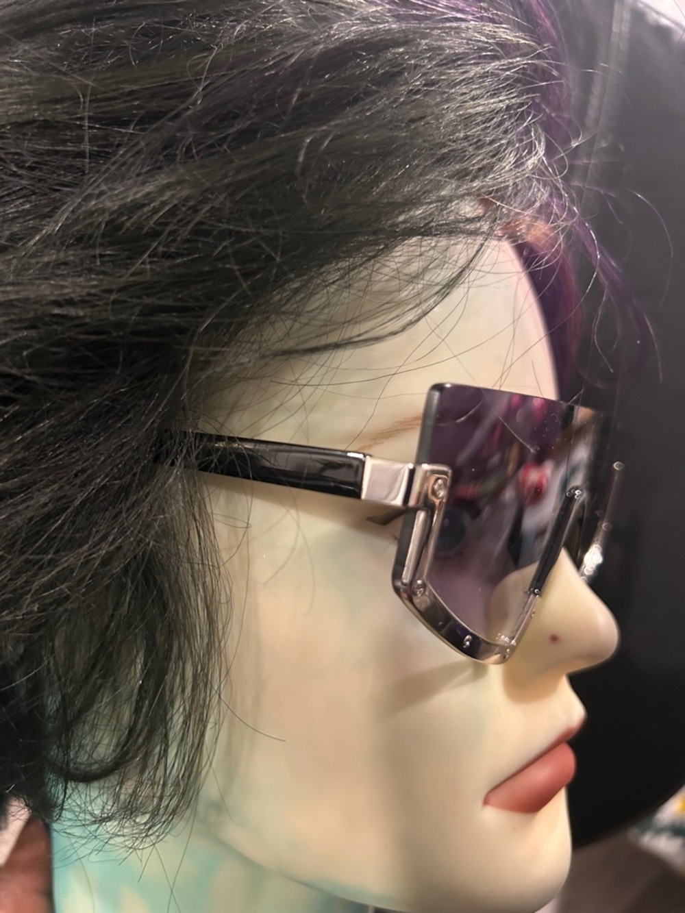 Futuristic Shield Visor Sunglasses in Purple Gradient - Picture 5 of 8